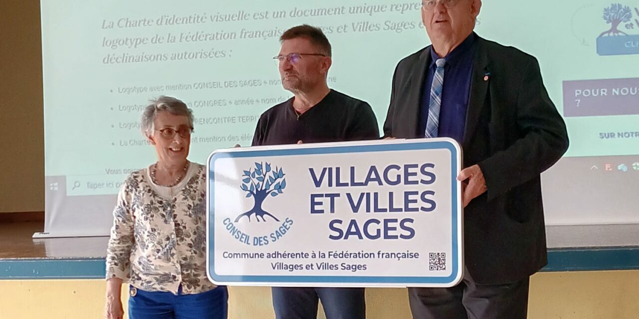 Remise des panneaux à deux communes Vendéennes