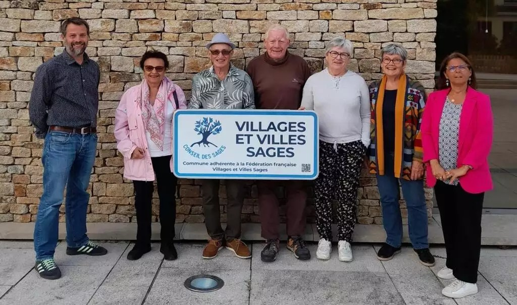 HERBIGNAC, un panneau VILLAGES ET VILLES SAGES à chaque entrée de la commune