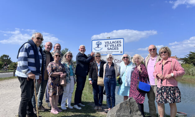 Noirmoutier (85), le panneau VILLAGES ET VILLES SAGES a été posé
