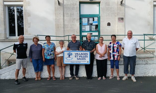 Remise du panneau VILLAGES ET VILLES SAGES® à l&rsquo;Île d&rsquo;Elle (85)